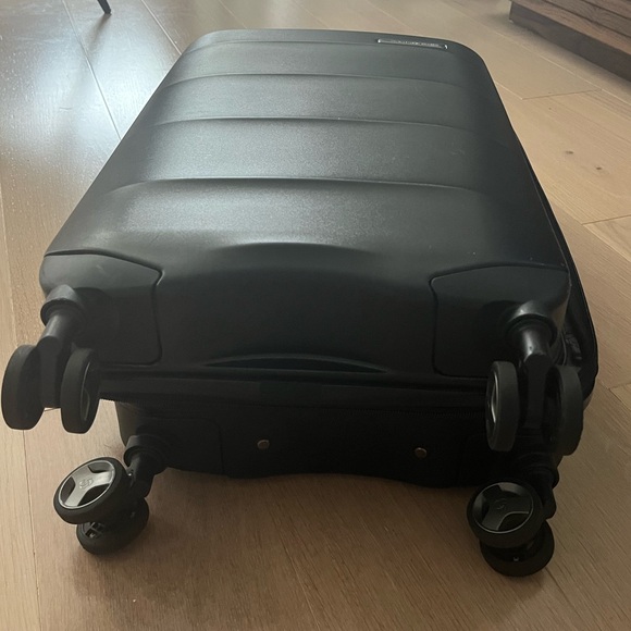 Samsonite Octiv Expandable Carry-On Spinner Suitcase - Picture 4 of 12